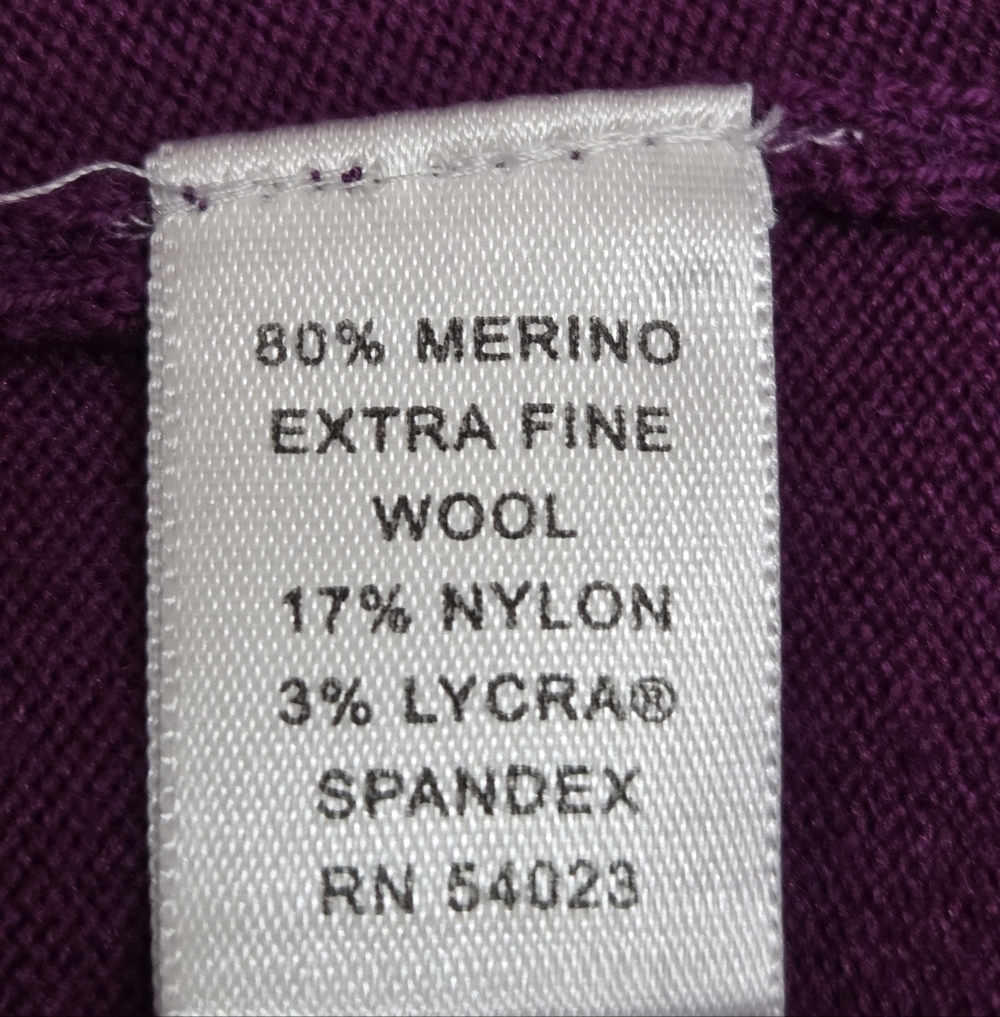 Banana Republic Purple V-Neck 80% Extra Fine Merino Wool Sweater Size M - Picture 5 of 5